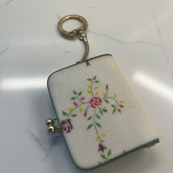 Vintage Mini Lock Kiss Plastic Coin Purse Key Ring Change Floral - Picture 1 of 5